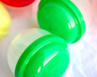 EMPTy VeNDiNG CaPSuLeS-green-party favors, birthdays , weddings, carnival parties,circus parties-set of 12