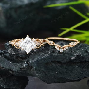 Princess Cut Lab Grown Diamond Engagement Ring Set 14K Yellow Gold Twist Cluster Bridal Ring Stack Curved Wedding Band Promise Gifts For Her