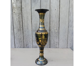 Vajilla de latón grabada vintage hecha a mano con flores grabadas, estilo bohemio dorado, fabricada en India.