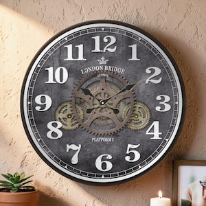 Könnte beinhalten: Ein Set aus drei Keramikbechern mit gesprenkelter, matter Oberfläche. Die Becher sind in Creme-, Hellgrau- und Dunkelgrautönen gehalten. Jeder Becher hat ein schlichtes, modernes Design und einen abgerundeten Henkel.