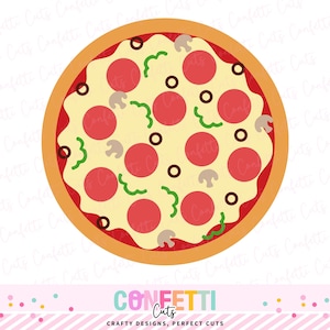 Op de afbeelding: Een cartoon pizza met een gele kaasbasis, rode pepperoni, groene paprika's, zwarte olijven en champignonplakjes. De pizza heeft een bruine korst en een rode sausrand. De afbeelding bevat de tekst "Confetti Cuts: Crafty Designs, Perfect Cuts."