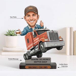 Może przedstawiać: Biały ceramiczny kubek z czarnym uchwytem i napisem "But first, coffee" w stylu ręcznym. Kubek stoi na białej powierzchni. Do gorących napojów.