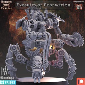 Könnte beinhalten: Graues, modulares Exoskelett-Modell mit dem Text "Exosuits of Redemption" und "Across the Realms". Das Modell zeigt eine weibliche Figur, eine Krone und verschiedene mechanische Komponenten, darunter ein Sägeblatt und eine Kanone.