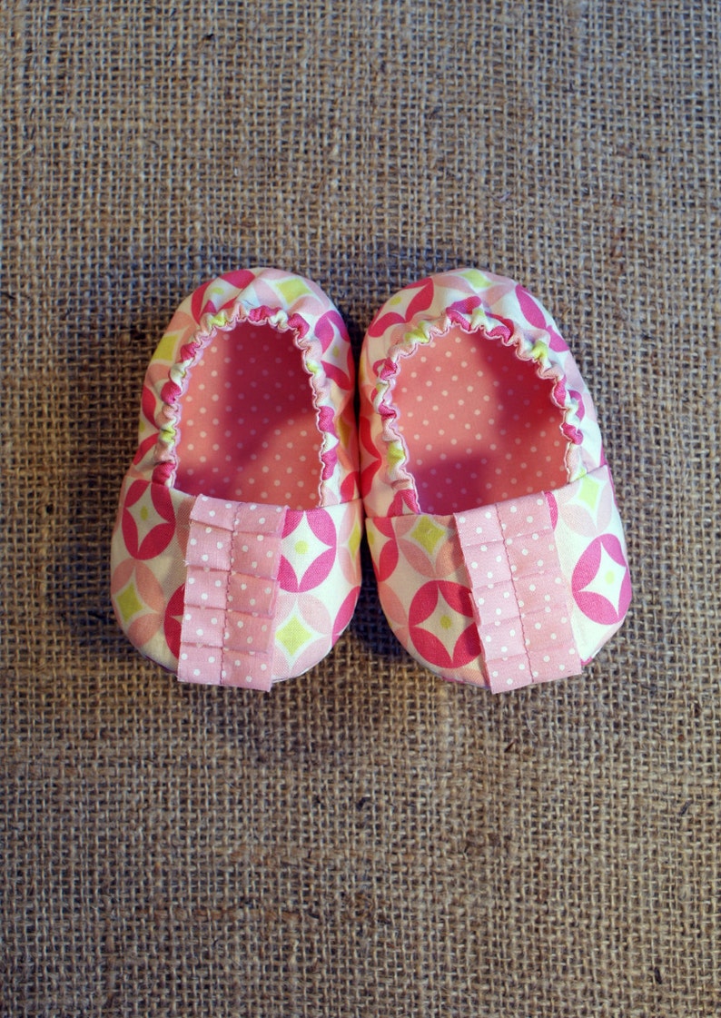 Natte Baby Shoes PDF Pattern Newborn to 18 months. image 1