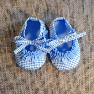 Ruffy Baby Shoes PDF Pattern Newborn to 18 months. image 2