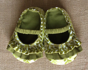 Daisy Baby Shoes - PDF Pattern - Newborn to 18 months.