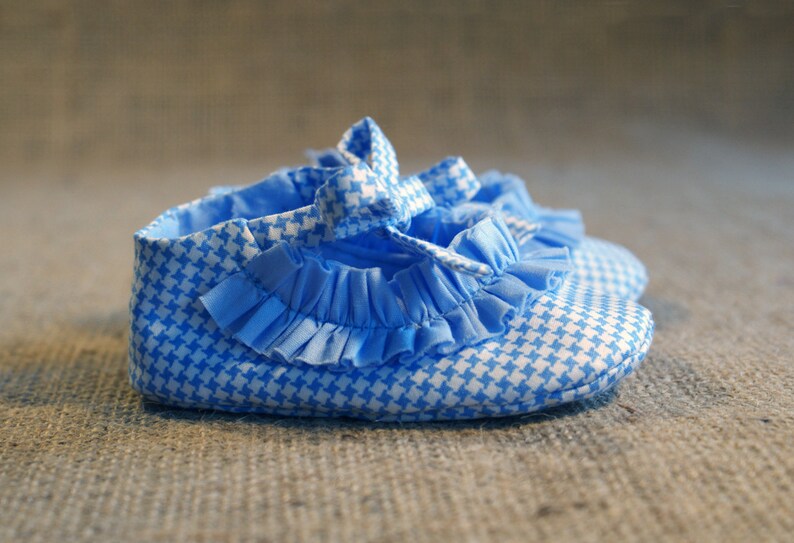 Ruffy Baby Shoes PDF Pattern Newborn to 18 months. image 3