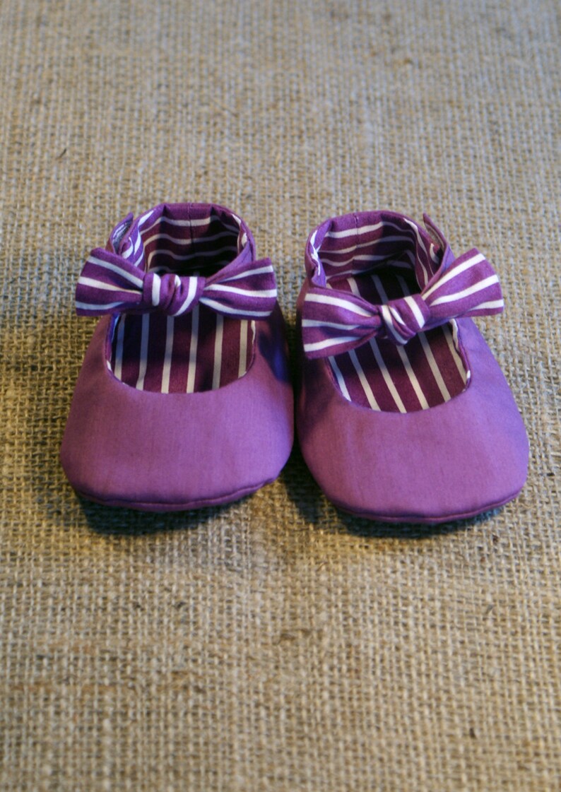 Tuxe Baby Shoes PDF Pattern Newborn to 18 months. image 1