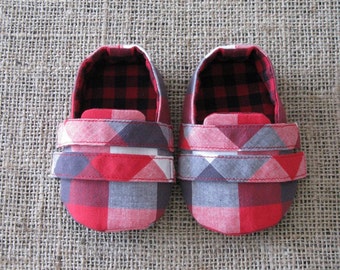 Sporty Baby Shoes - PDF Pattern - Newborn to 18 months.