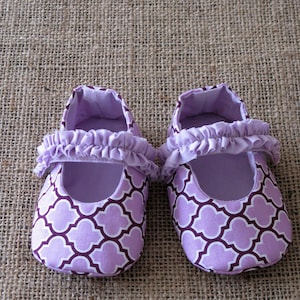 Mary Jane Baby Shoes PDF Pattern Newborn to 18 months. image 1