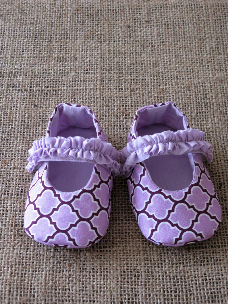 Mary Jane Baby Shoes PDF Pattern Newborn to 18 months. image 1