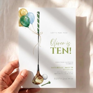 Puede incluir: Una invitación de cumpleaños con temática de golf con el texto "Oliver is TEN!" y "LET'S PAR-TEE!". La invitación presenta una ilustración de acuarela de un palo de golf, una pelota de golf, un tee y globos en verde, azul y dorado.