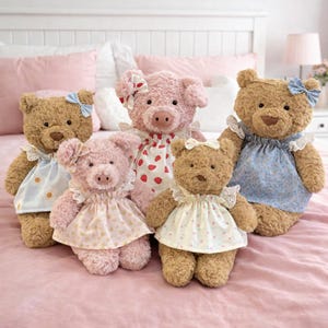 Puede incluir: Un juego de tres cuencos de cerámica anidados en tonos azules, verdes y blancos. Los cuencos presentan un esmalte moteado y un diseño sencillo. El cuenco más grande tiene aproximadamente 18 cm de diámetro.