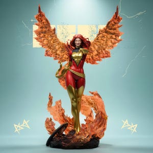 Può includere: Statua dettagliata di una supereroina con ali e capelli arancioni fiammeggianti. Indossa una tuta rossa e oro, in piedi tra le fiamme. La figura è ambientata su uno sfondo azzurro chiaro con forme geometriche e stelle stilizzate.