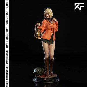 1-4 scale statue