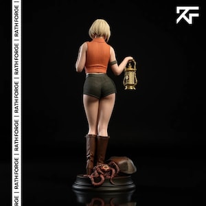 1-6 scale statue