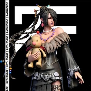 Peut inclure: Figurine détaillée d'un personnage aux longues tresses noires, vêtue d'une robe sombre et tenant une peluche. Le personnage porte des boucles d'oreilles roses et un collier violet. Le texte "RATH FORGE" est visible sur le côté gauche de l'image.