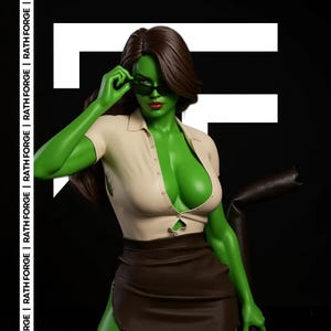 Könnte beinhalten: Eine grünhäutige Figur mit einem beigefarbenen Hemd mit Knöpfen, einem braunen Rock und einer Sonnenbrille. Die Figur hält die Sonnenbrille mit einer Hand hoch. Der Hintergrund ist schwarz mit weißen geometrischen Formen und dem Text "RATH FORGE".