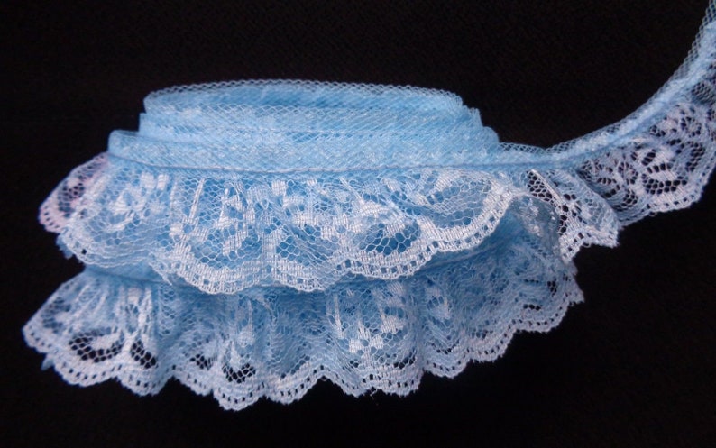 Ruffle Lace Trim 1 inch wide white//gold color selling by the yard