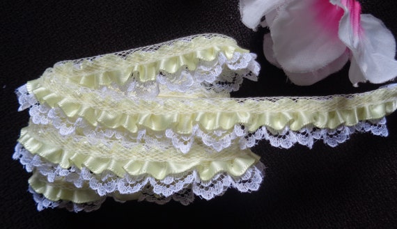 Ruffled White Floral lace 6.5 inches 1 yard