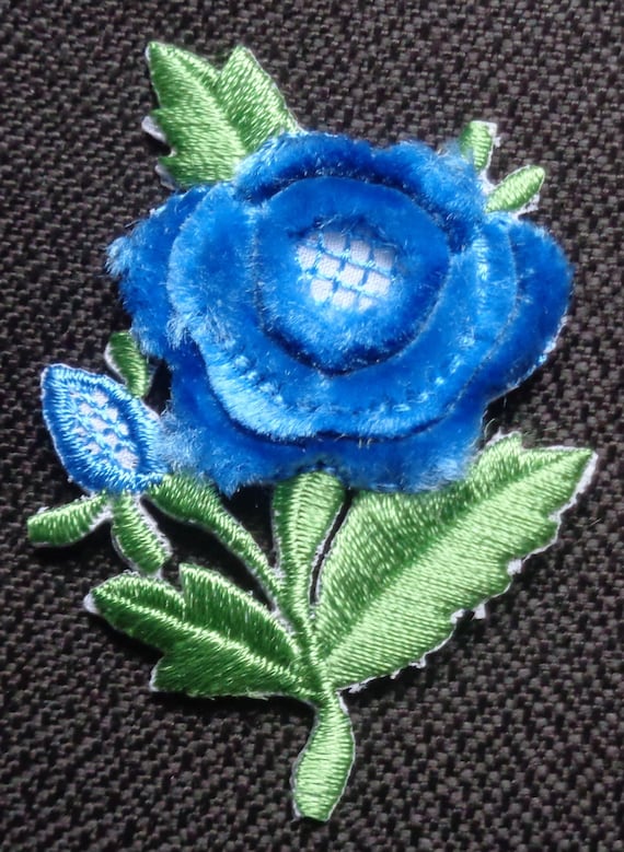 2/" x 2+1//2/" inch Embroidered Iron-On Applique Chenille Rose
