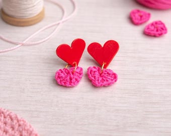 Odważne czerwone kolczyki w kształcie serca – ręcznie robione na szydełku, drukowane w 3D, wyrazista biżuteria – biżuteria na Walentynki