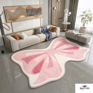 Può includere: Un grande tappeto a forma di fiocco, rosa e bianco. Il tappeto presenta un design a strati con diverse tonalità di rosa e un bordo bianco. È posizionato su un pavimento piastrellato grigio in un soggiorno.