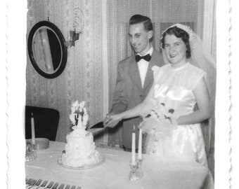 Vintage Wedding Photo, 1950s Bride and Groom Cutting Cake
