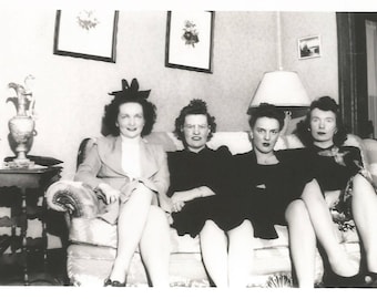 Vintage Snapshot "Family Photo" Women Lined Up On The Couch 1940'sFound Vernacular Photo