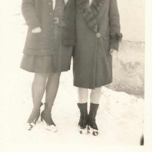 Snow Boots Flapper Girlfriends Vintage Snapshot Cloche Hat Fur-Trimmed Winter Coat 1920’s Photo
