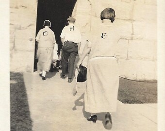 Vintage Snapshot "Bennington Monument 1924" Vermont Tourists Back Of Head 1920's Found Vernacular Photo