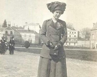 Vintage Photo Edwardian Fashion Small Antique Photo Big Hat Victorian