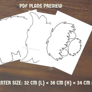 Op de afbeelding: Witte papieren uitsparingen van een plantenbakontwerp, met de tekst "PDF PLANS PREVIEW". De plantenbak is 32 cm (L) x 38 cm (H) x 34 cm (B). De uitsparingen liggen op een houten oppervlak.