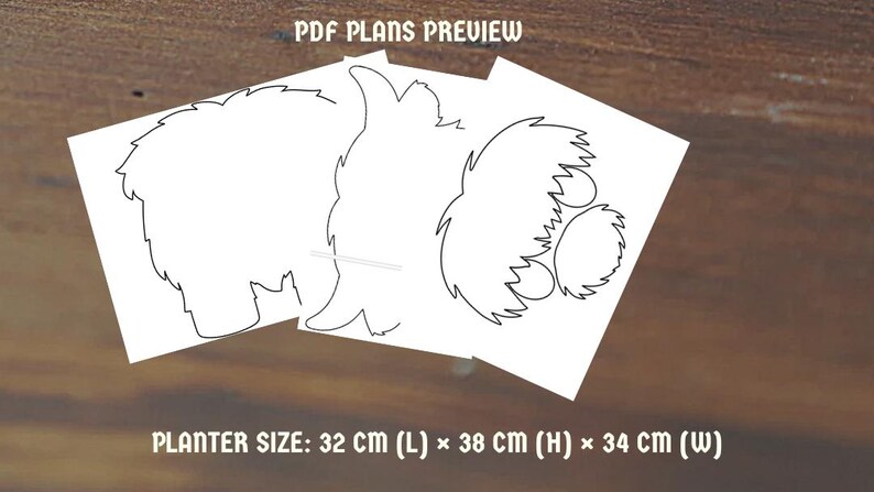 Op de afbeelding: Witte papieren uitsparingen van een plantenbakontwerp, met de tekst "PDF PLANS PREVIEW". De plantenbak is 32 cm (L) x 38 cm (H) x 34 cm (B). De uitsparingen liggen op een houten oppervlak.