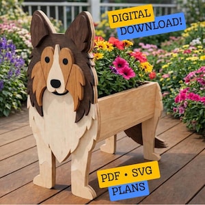 Könnte beinhalten: Ein hölzerner Pflanzkübel in Form eines Collie-Hundes mit einem geschichteten Design in Hellbraun, Braun und Dunkelbraun. Der Pflanzkübel enthält bunte Blumen. Der Text auf dem Bild lautet DIGITAL DOWNLOAD und PDF SVG PLANS.