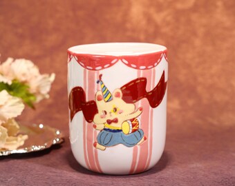 Taza de viaje con diseño de ratón de circo caprichoso, taza de cerámica con cortina roja, vaso de cerámica hecho a mano, taza de cerámica con diseño de carnaval, regalo para té y café para ella, taza decorativa