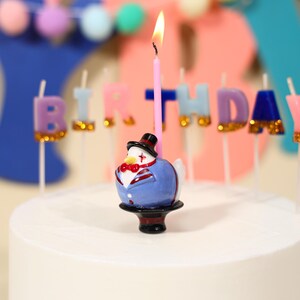 Topo de Bolo Pinguim de Circo Retrô, Pássaro Fofo de Smoking Azul, Porta-Velas de Resina Divertido, Estatueta Adorável para Decoração de Festa de Aniversário