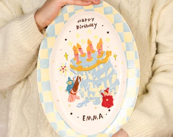 Plato decorativo personalizado de 33 cm para cumpleaños de hadas, pintado a mano, con la Bella Durmiente, bandeja ovalada grande, a cuadros azules y amarillos, regalo mágico para fiesta.