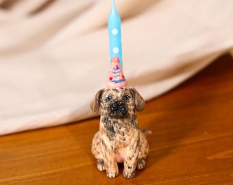 Adorno para pastel de perro bóxer atigrado, figura de cachorro de cerámica, gorro de fiesta, decoración de pastel de cumpleaños, portavelas para mascotas hecho a mano, regalo para amantes de los perros, decoración linda