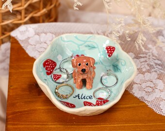 Plato para anillos de mascotas personalizado con diseño de fresa, color rojo aguamarina y flores. Plato para anillos de perros personalizado con diseño de cerámica. Bandeja para joyas de cerámica hecha a mano. Regalo para amantes de las mascotas.