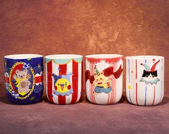Taza de viaje con diseño de animales de circo, roja y azul, de cerámica, hecha a mano. Vaso con diseño de oso, gato, ratón y pájaro. Ideal para tomar té o café.