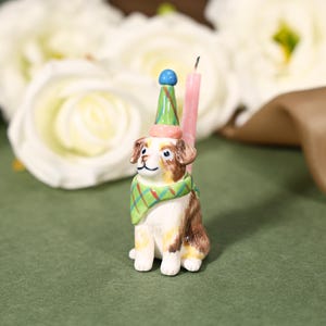 Australian Shepherd tårtdekoration i keramik, partyhatt, hundfigur, ljusstake, rutig halsduk, mini australisk födelsedagskedjor, keramikdekoration