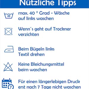 K&ouml;nnte beinhalten: Ein wei&szlig;es Schild mit blauem Text und Symbolen, das Anweisungen zur W&auml;schepflege enth&auml;lt. Der Text enth&auml;lt "N&uuml;tzliche Tipps" und Anweisungen zum Waschen bei 40 Grad, Vermeiden des Trockners, Drehen des Textils beim B&uuml;geln, Vermeiden von Bleichmitteln und Warten von 7 Tagen vor dem Waschen.