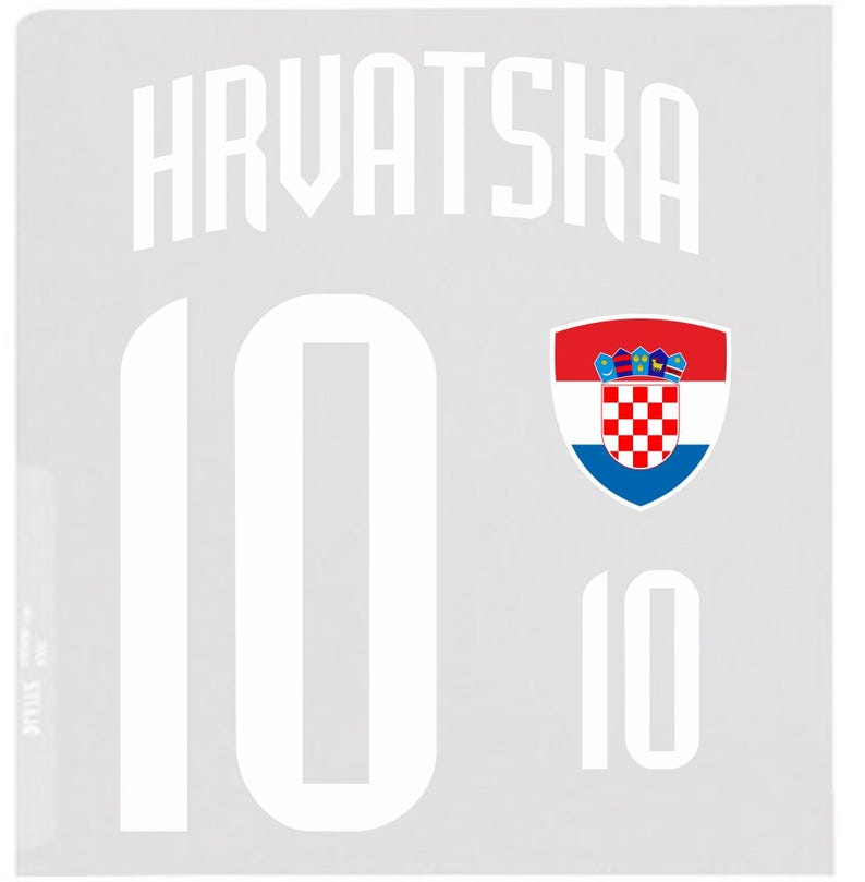 K&ouml;nnte beinhalten: Grauer Hintergrund mit dem Wort "HRVATSKA" in wei&szlig;en Blockbuchstaben oben. Eine gro&szlig;e wei&szlig;e Zahl "10" ist zentriert, mit einer kleineren "10" unter dem kroatischen Wappen.