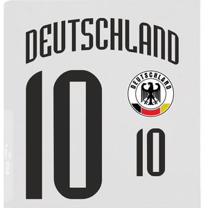 Può includere: Uno sfondo bianco presenta la parola "DEUTSCHLAND" in nero, con testo arcuato. Un grande numero nero "10" è centrato sotto il testo. Un "10" più piccolo è in basso a destra. Un emblema circolare con un'aquila nera e la parola "DEUTSCHLAND" è a destra.