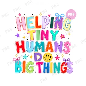 Op de afbeelding: Een kleurrijk grafisch ontwerp met de tekst HELPING TINY HUMANS DO BIG THINGS in veelkleurige bubble-letters. Het ontwerp bevat kleine decoratieve elementen zoals sterren, bloemen, een geel smiley-gezicht en twee blauwe en paarse strikjes.