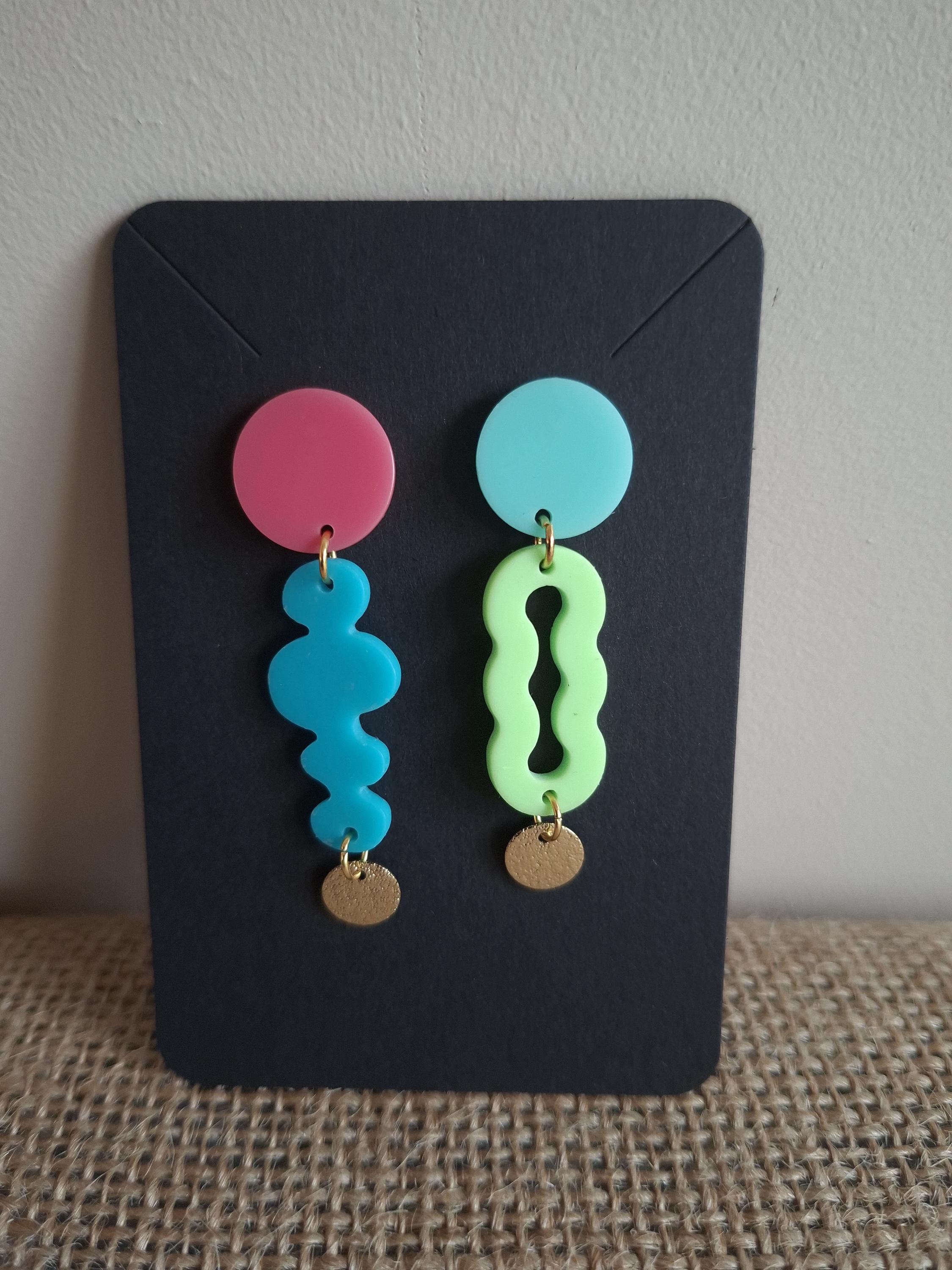 Boucles D'oreilles Clips Années 80/90 : Résine Rouge Et Métal Doré, Le Look Rétro !