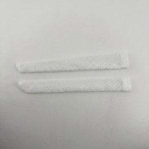 Puede incluir: Dos fundas tubulares de malla blanca, alargadas y con una textura fina de tejido abierto. Cada pieza presenta un dise&ntilde;o recto y estrecho con bordes acabados en ambos extremos, ofreciendo una apariencia consistente, ligera y semitransparente.