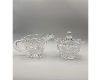 Conjunto de cremeira e açucareiro com tampa em cristal lapidado da Shannon Crystal Designs of Ireland
