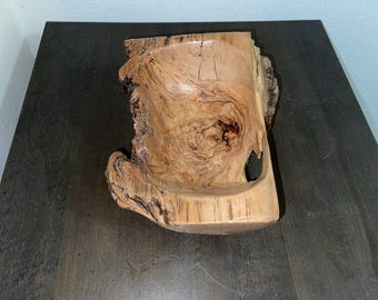 Handgefertigter Tablettkorb aus Kirschholz - Rustikaler Landhausakzent